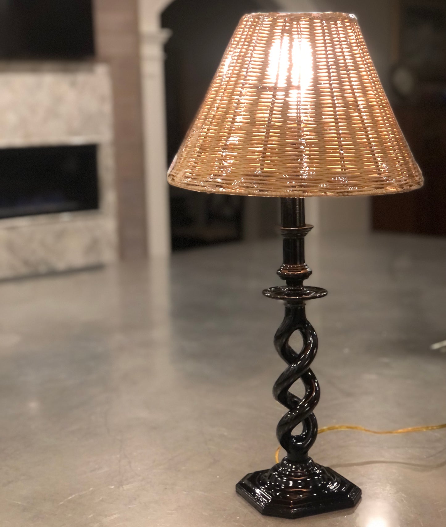 Black Twist Lamp