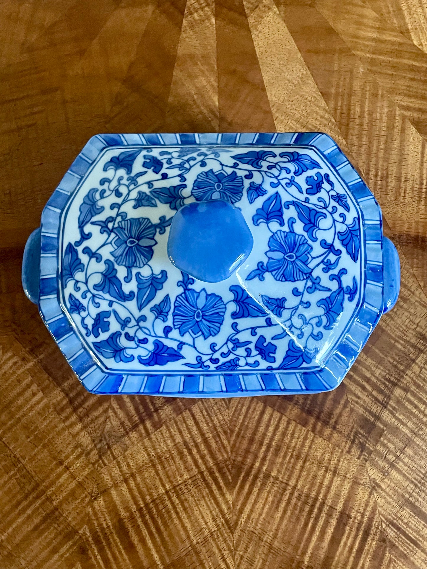 Decorative Container w/Lid
